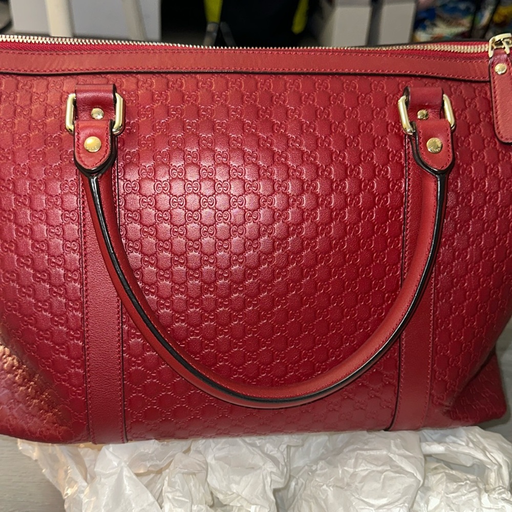 Gucci red large zippered tote in very good condition beautiful no rips no smells